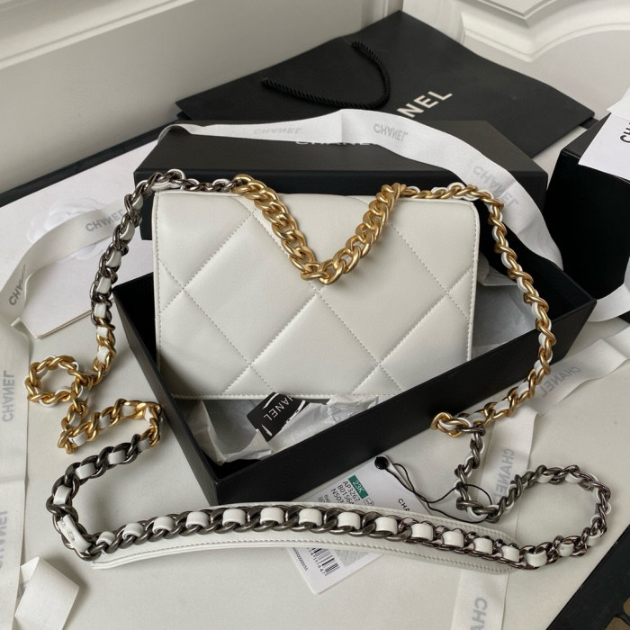Chanel 19 WOC FZBB121
