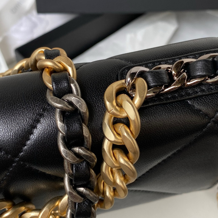 Chanel 19 WOC FZBB121