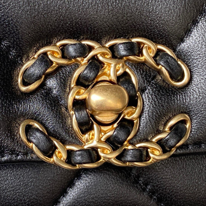 Chanel 19 WOC FZBB121