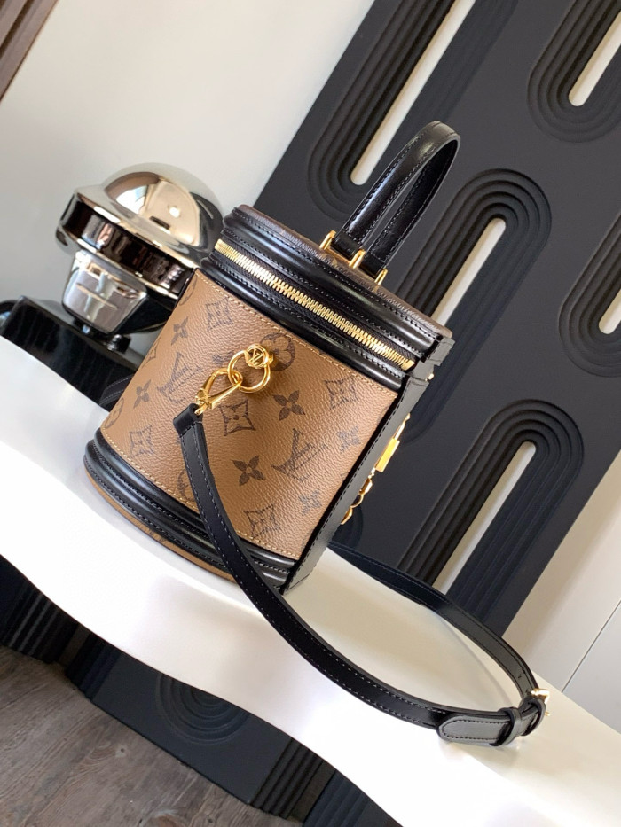 LV CANNES BAG 15*17*15CM FZBB123