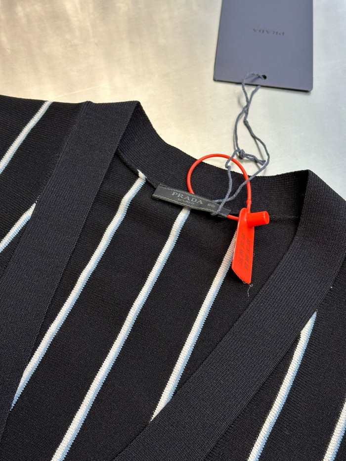 Prada Cardigan FZMY535