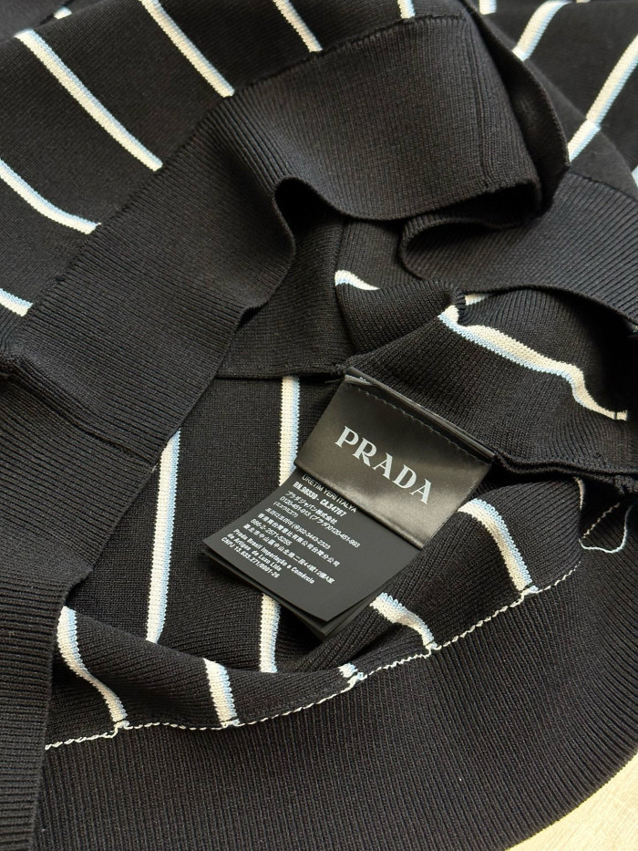 Prada Cardigan FZMY535