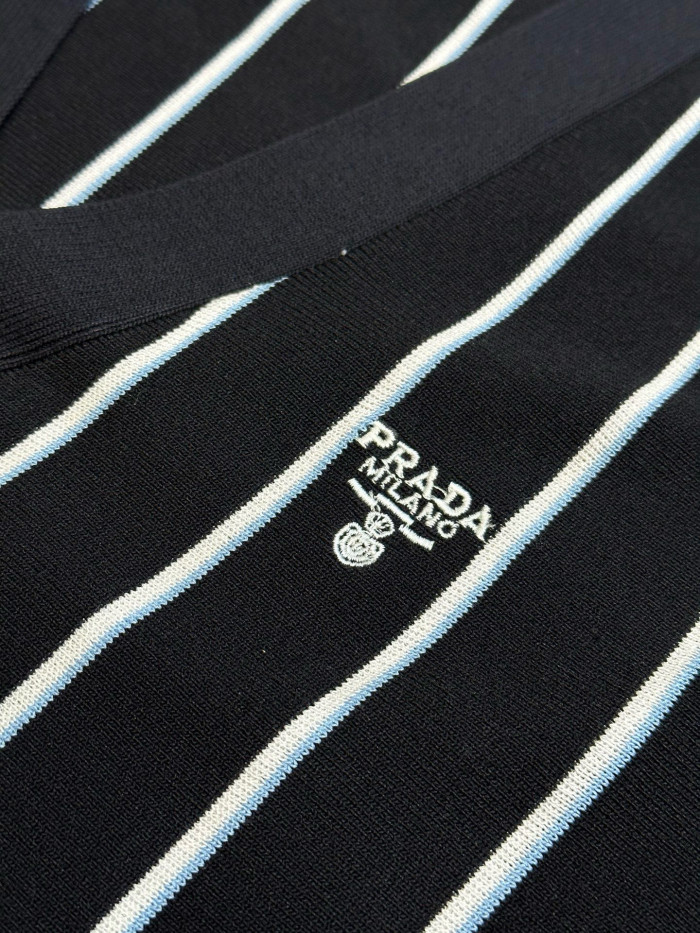 Prada Cardigan FZMY535