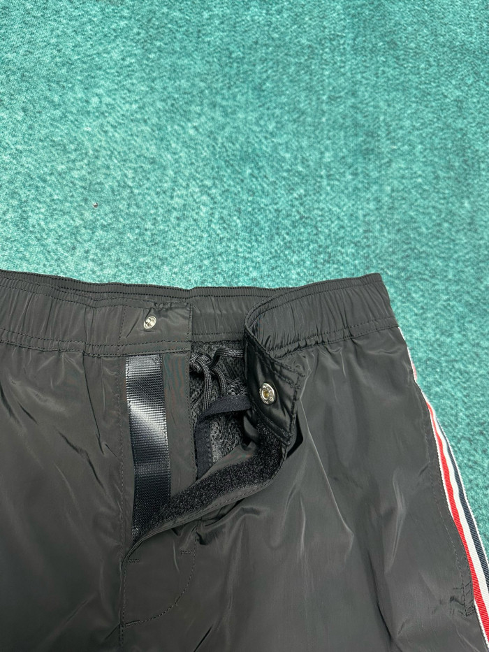 Moncler Shorts FZKZ1564