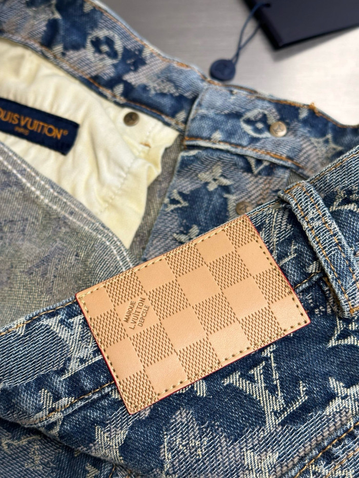 LV Foggy Monogram Jeans FZKZ1683