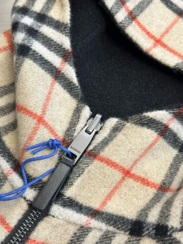 Burberry Reversible Wool Hooded Jacket FZJK2423