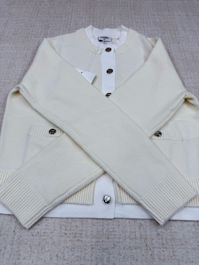 Chanel Cardigan FZMY812