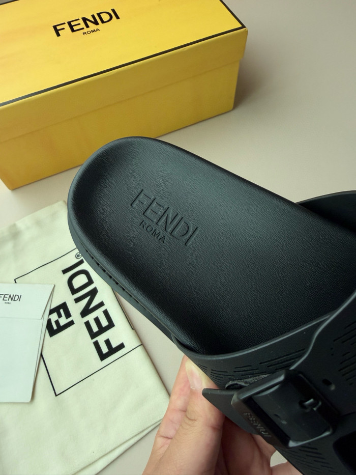 FENDI Slipper FZXZ280