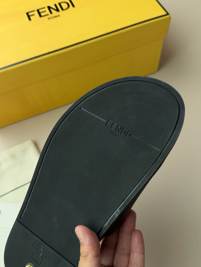 FENDI Slipper FZXZ280