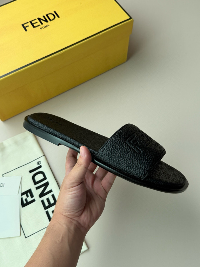 FENDI Roma Slipper FZXZ279