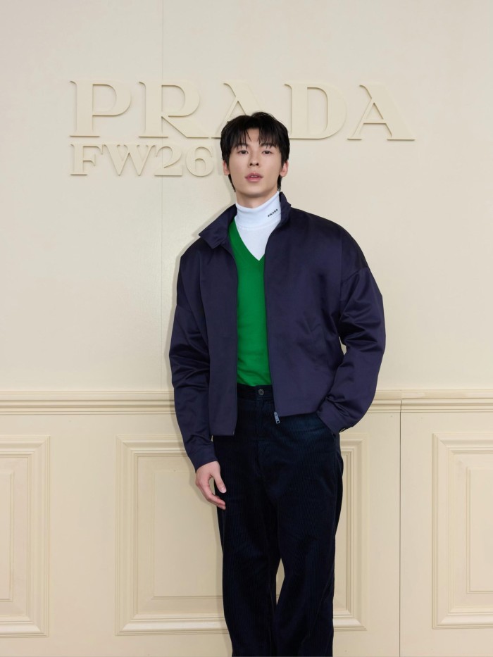 Prada turtleneck Knit Tee FZTX5787