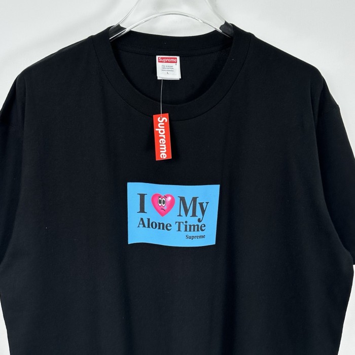 SUPREME SS26 ALONE TIME TEE FZTX5952