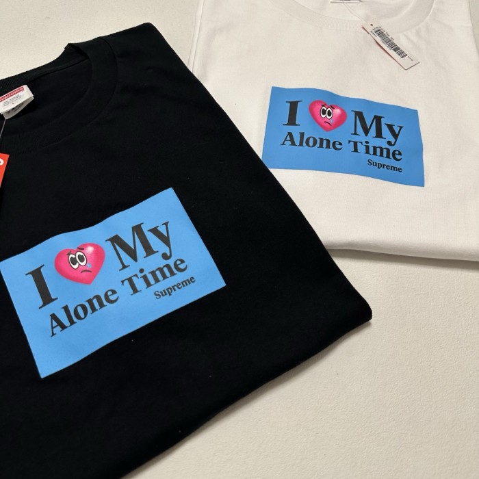 SUPREME SS26 ALONE TIME TEE FZTX5952