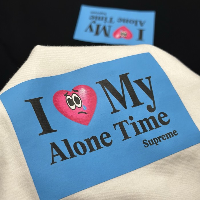 SUPREME SS26 ALONE TIME TEE FZTX5952