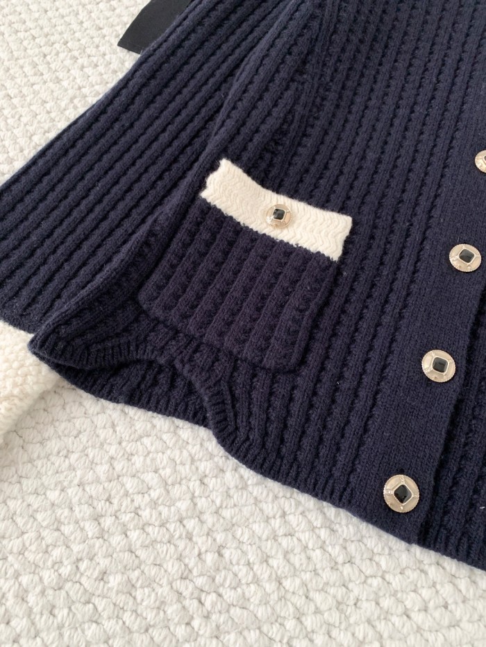 Chanel Cardigan FZMY828