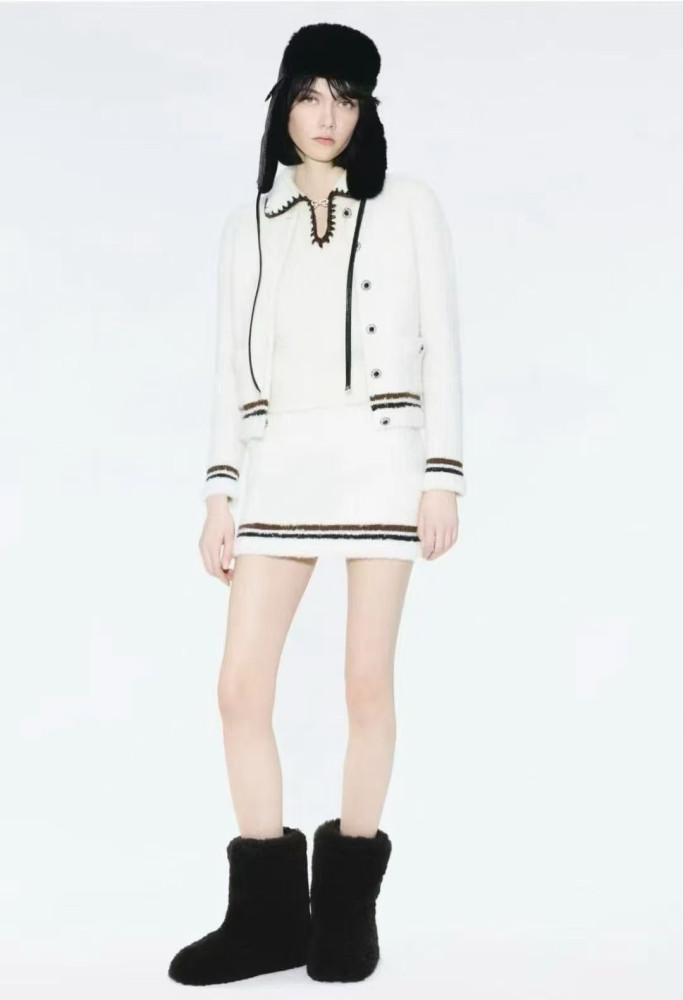 Chanel Cardigan FZMY827