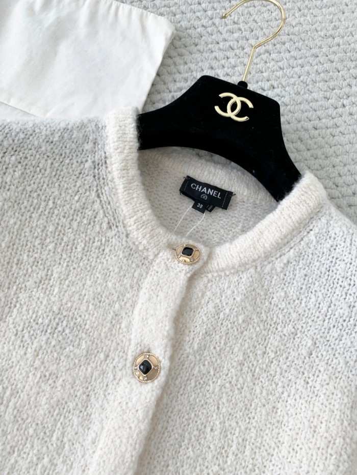 Chanel Cardigan FZMY827