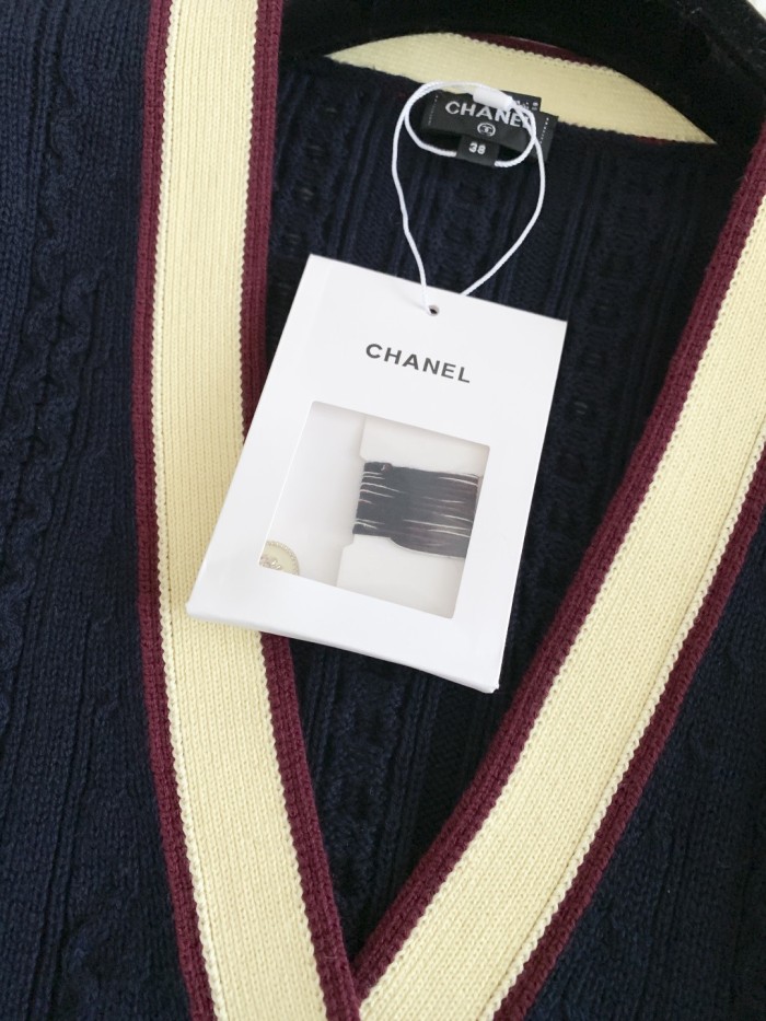 Chanel Cardigan FZMY825