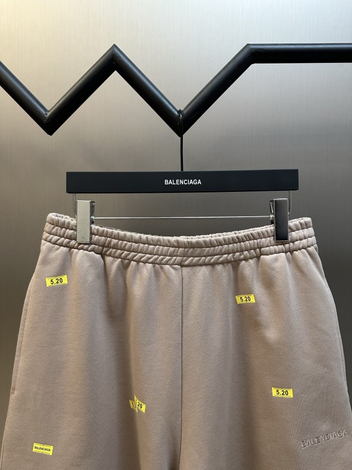 BALENCIAGA 520 STICKERS Shorts FZKZ1840