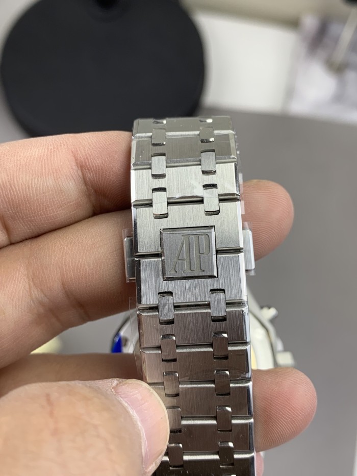 Audemars Piguet ROYAL OAK 26240 Watch FZSB031