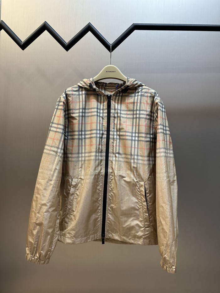 Burberry Gradient Check Hooded Jacket FZJK2433