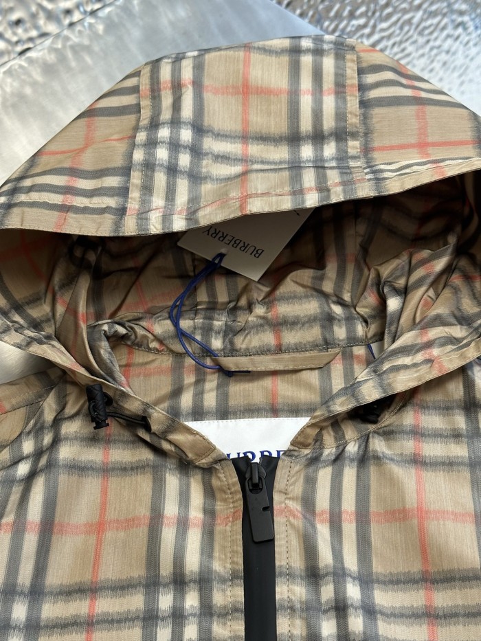 Burberry Gradient Check Hooded Jacket FZJK2433