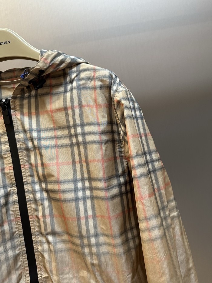 Burberry Gradient Check Hooded Jacket FZJK2433