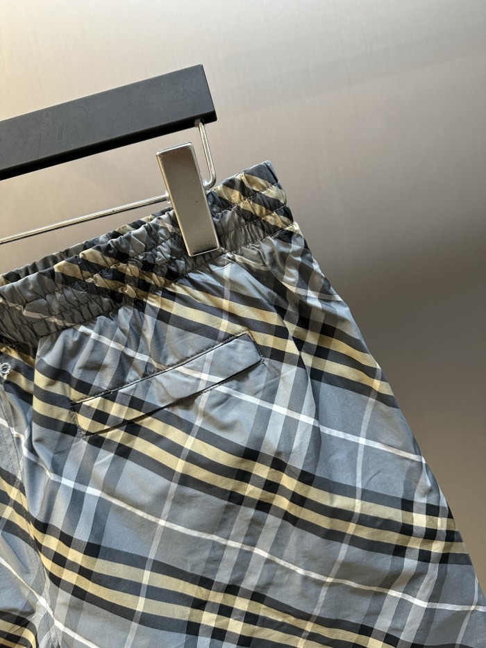 Burberry Check Swim Shorts FZKZ1946