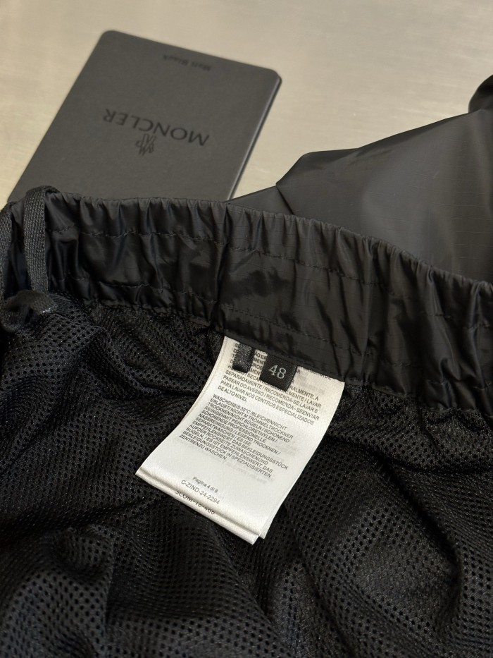 Moncler Shorts FZKZ1947