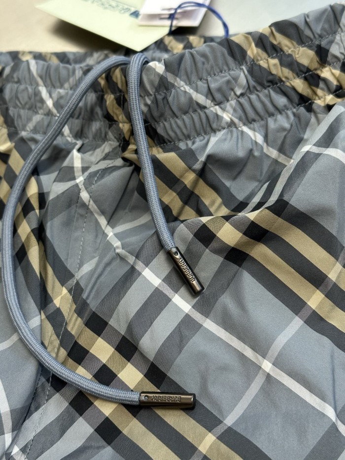 Burberry Check Swim Shorts FZKZ1946