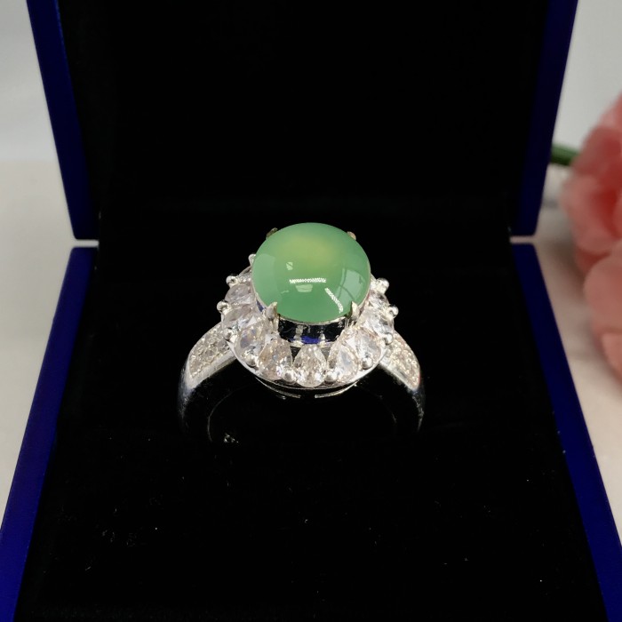 Myanmar emerald ring face (1 piece)