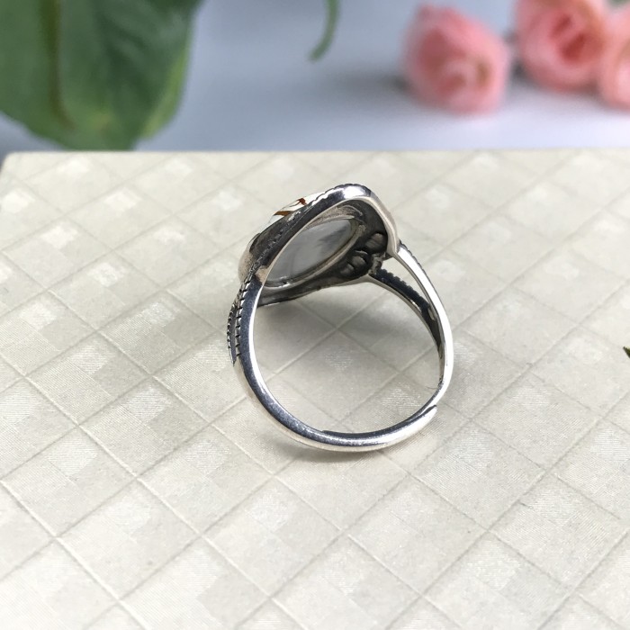 Amber face ring
