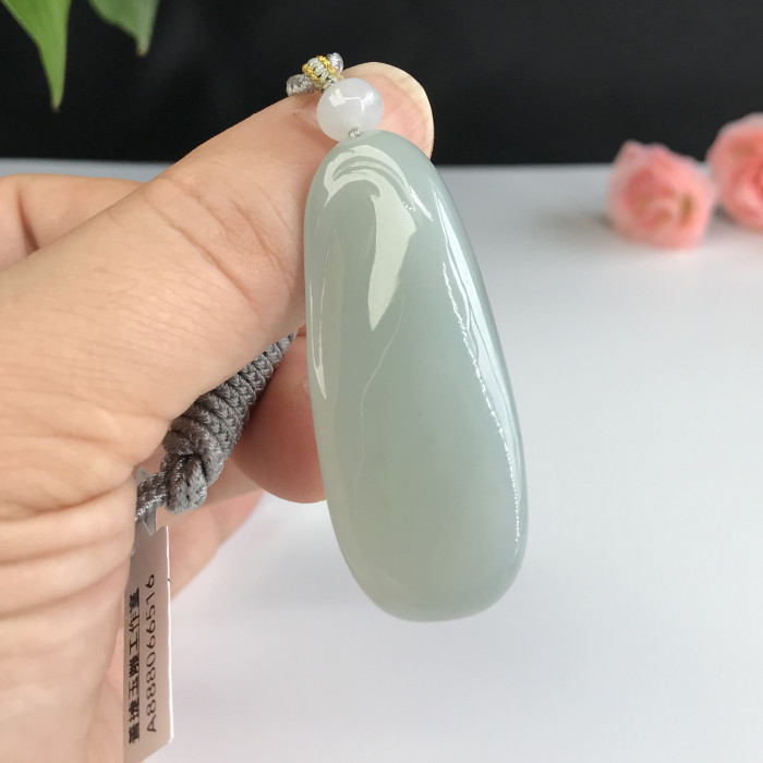 Jade pendant (Pisces splashing in the water)