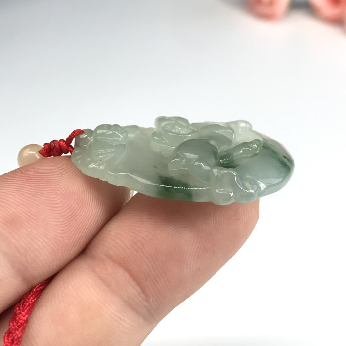 Jade pendant (sheep)