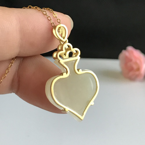 Hetian jade heart-shaped pendant