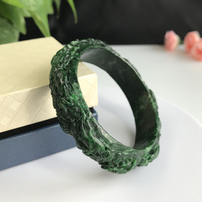 Jade Bracelet (free pendant)