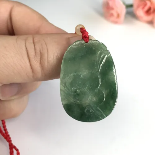 Jade pendant (sheep)