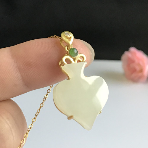 Hetian jade heart-shaped pendant