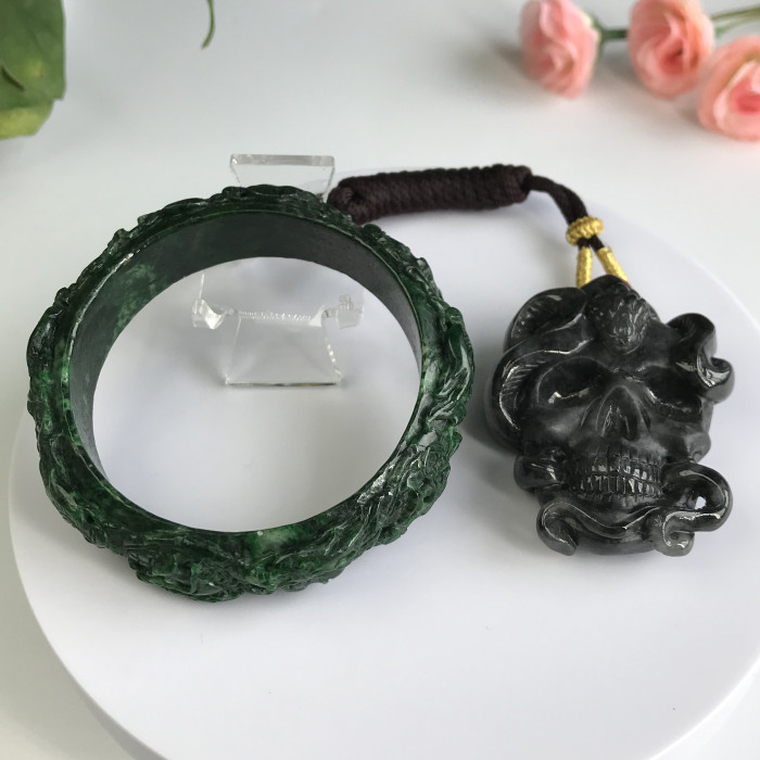 Jade Bracelet (free pendant)