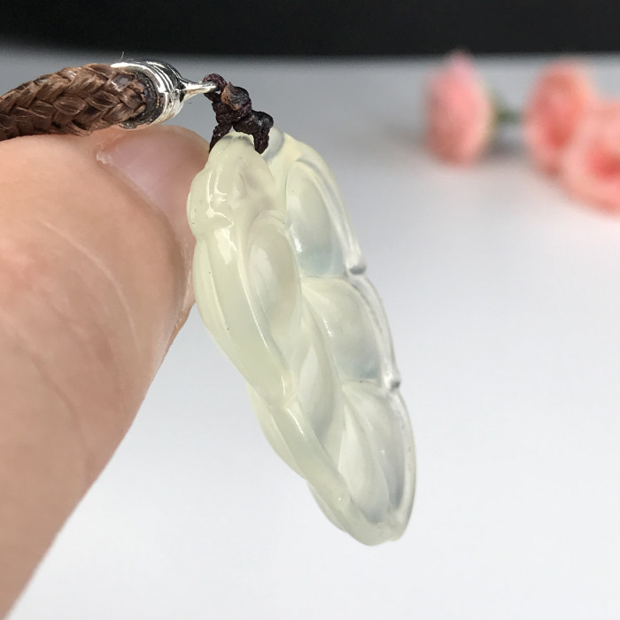 Xiuyan Jade Leaf Pendant