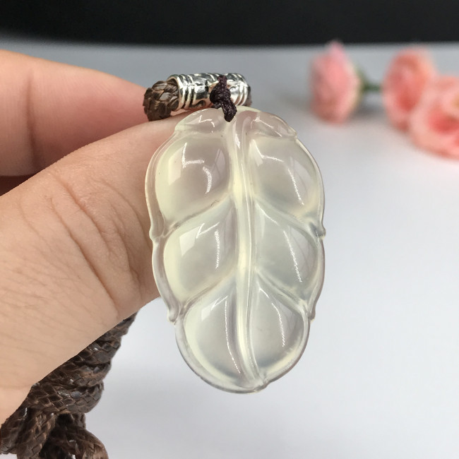 Xiuyan Jade Leaf Pendant