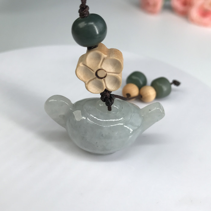 Jade pendant (pot)