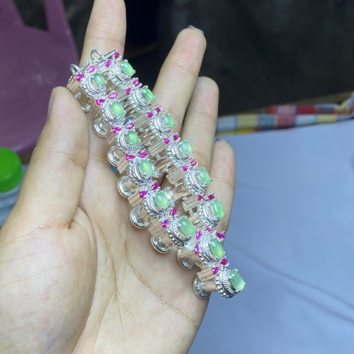 Myanmar emerald ring face