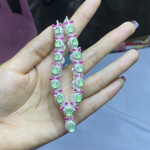 Myanmar emerald ring face