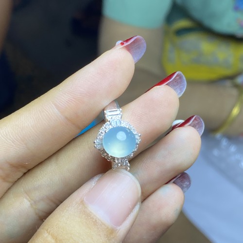 Myanmar emerald ring face