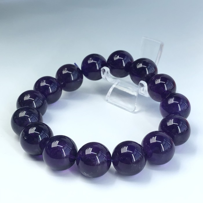 Crystal hand string