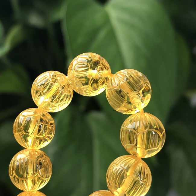 Amber hand string
