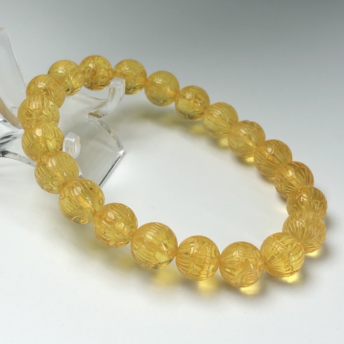 Amber hand string