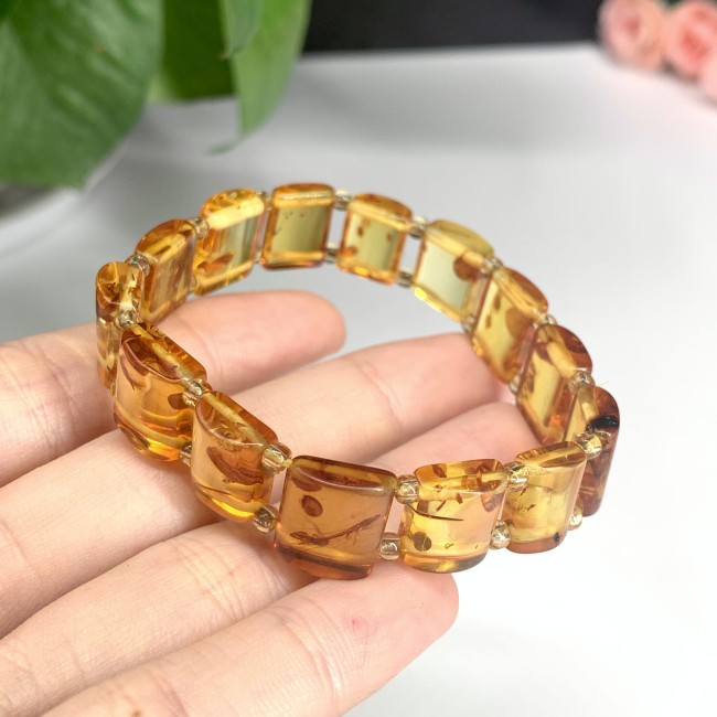 Amber hand string