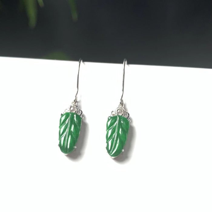 Emerald ear hook